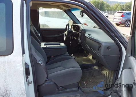 2005 Chevrolet Silverado 1500 Work Truck z USA, uszkodzony, nr VIN 2GCEC19T151363449